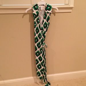 DVF Sleeveless Collared Wrap Dress - Vintage print